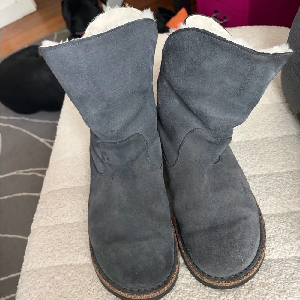 Birkenstocks women’s Sherpa lined bootie gently used.
